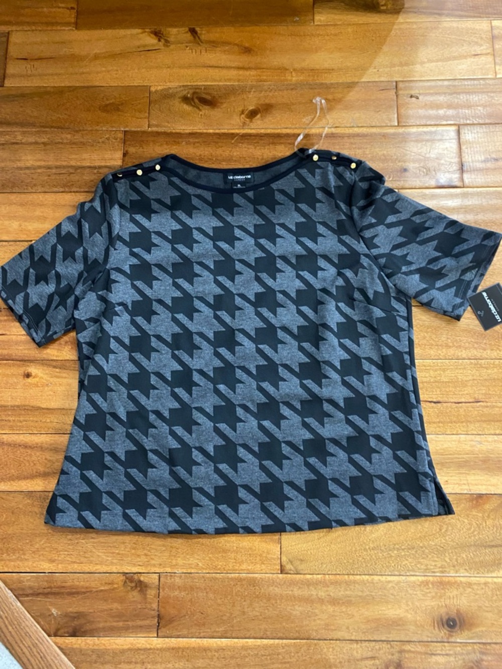 Liz Claiborne Black and Gray Houndstooth Short Sleeve Top